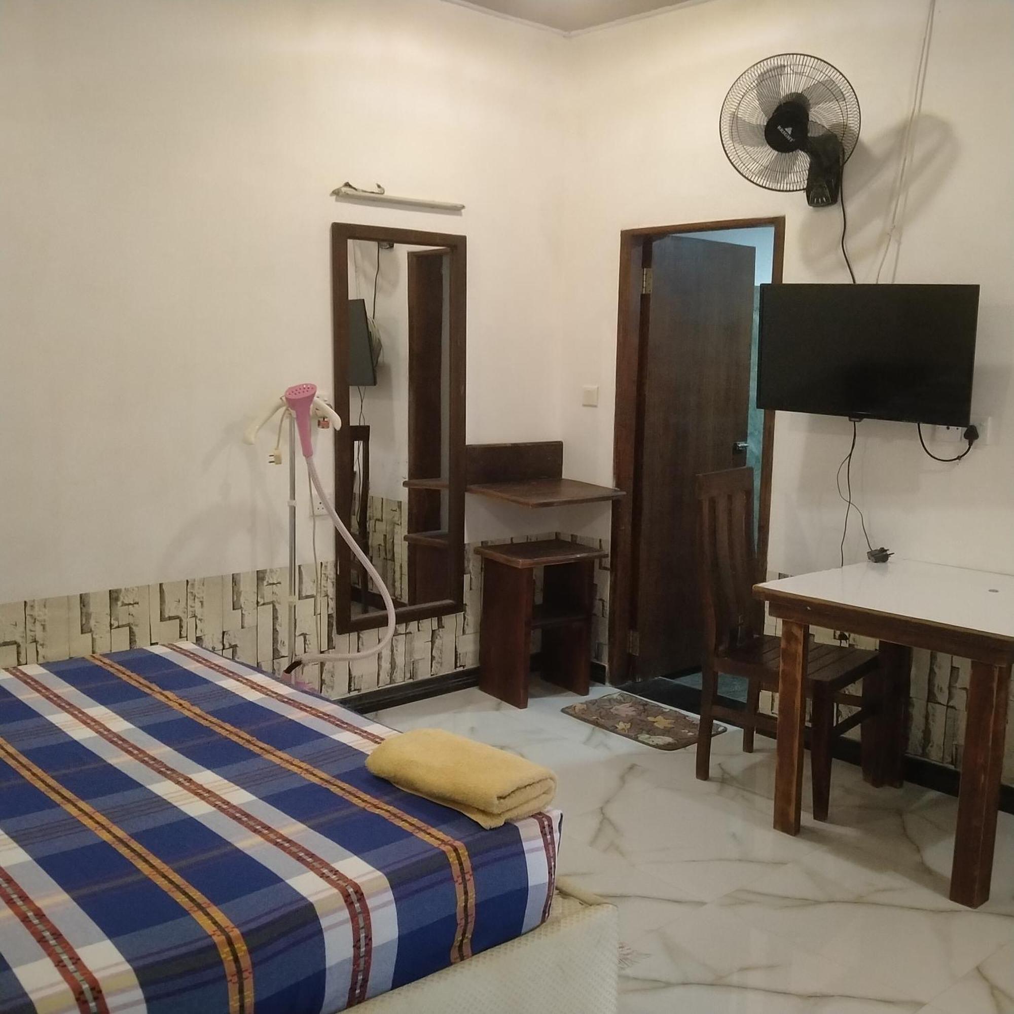 Living Home Negombo Room photo